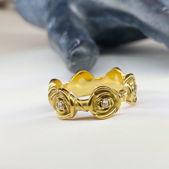 NEW Rhinestone Rose Crown Statement Ring - Picture 8 of 9